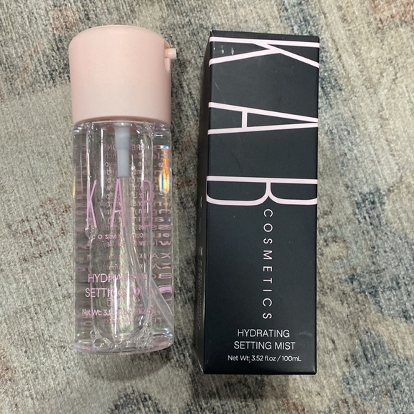 KAB Cosmetics Hydrating Setting Mist - Picture 2 of 2
